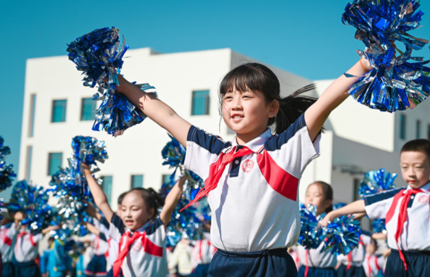 教育中心定位加强课程资源建造编写中小学单元学历案26个学科