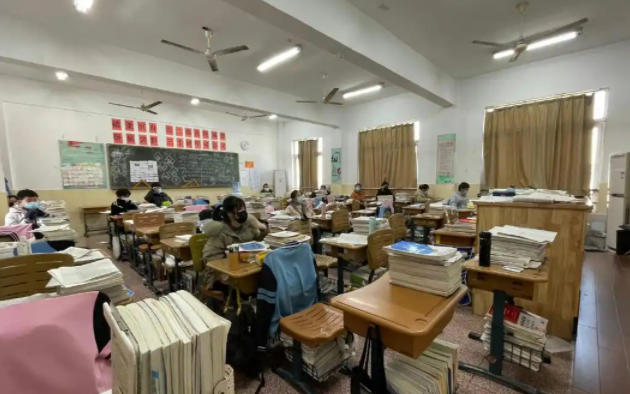 教师指导下推动主动发展在严谨学业质量基础上促进多元进步