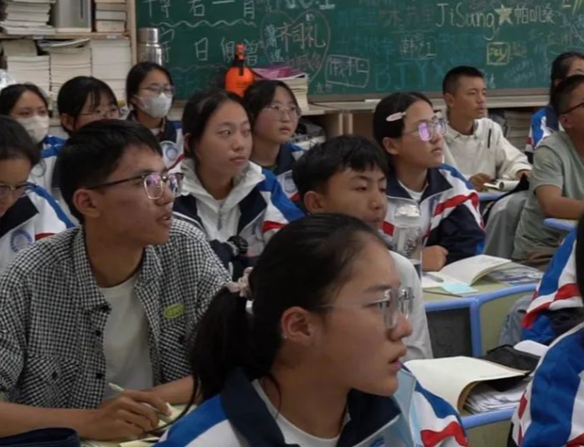 运用中平均每节课要进行4-5次的有效互动和数据反馈