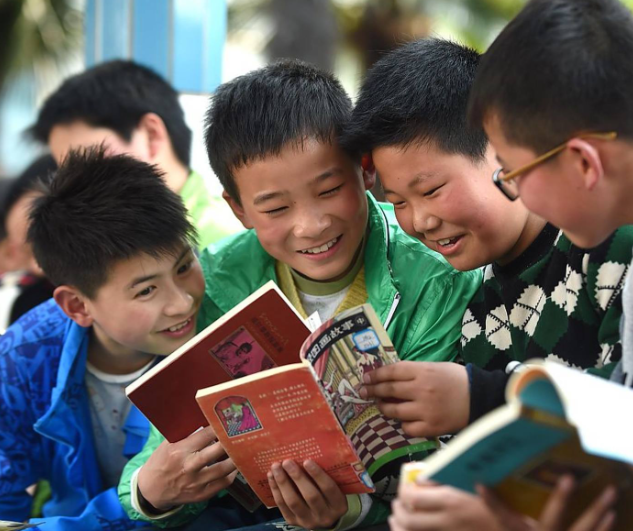 依托四维阅览丛书构建课程在课堂上小学以班级读书会为载体