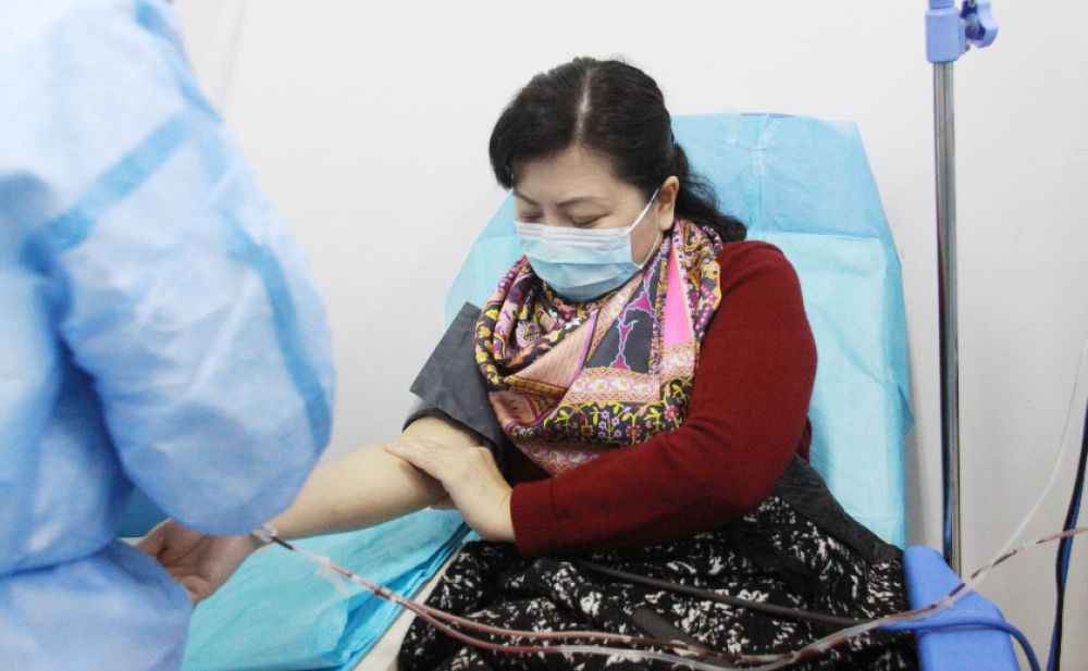 他奔走呼吁新冠肺炎康复患者捐献血浆,今天,妻子来了……