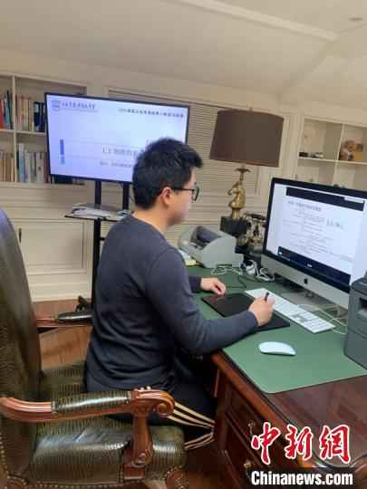  上海逾143万中小学生“空中课堂”在线学习 家长：不久一切都会习惯