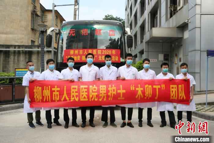  广西男护士：从不被理解到认同 职业不分性别